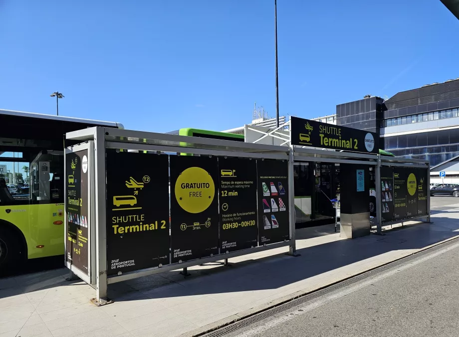 Shuttlebusstoppested foran Terminal 1