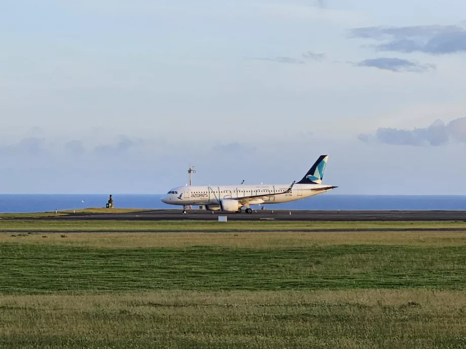 Azores Airlines, Airbus A320 med påskriften "Natural"