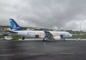 Azores Airlines, Airbus A320 med påskriften "Unique"