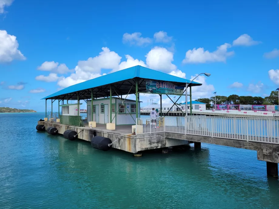 Pier i St. John's mod Barbuda