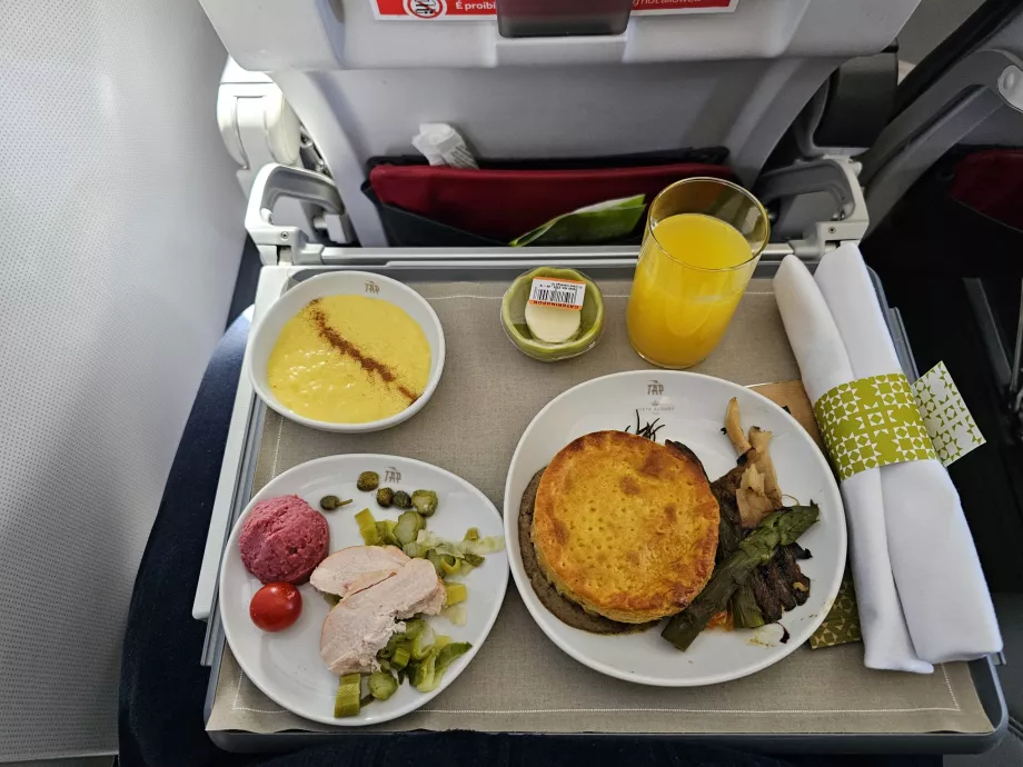 Frokost på business class på en flyvetur gennem Europa