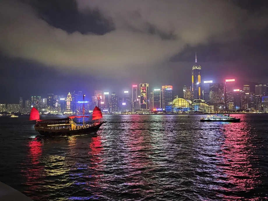 Udsigt over Hong Kong Island fra TST-promenaden