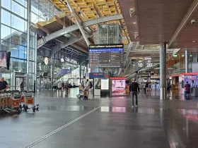 Indgang til togstationen - Oslo Lufthavn