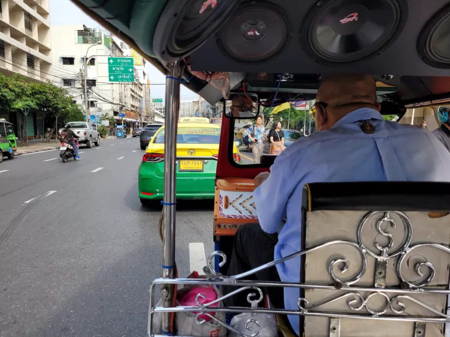 Kør på en tuk-tuk