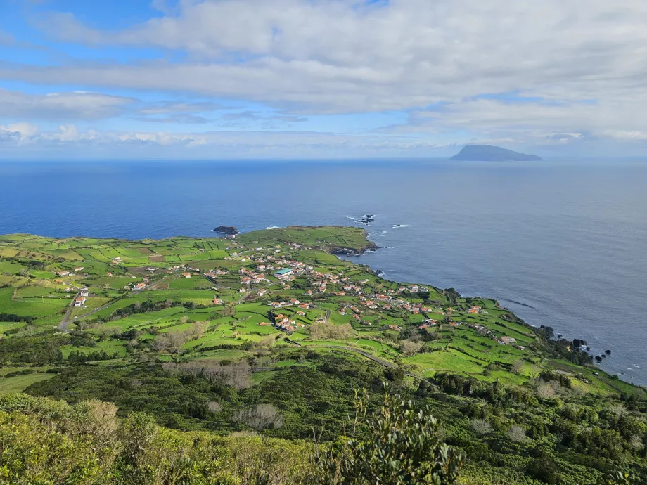 Udsigt over landsbyen Ponta Delgada