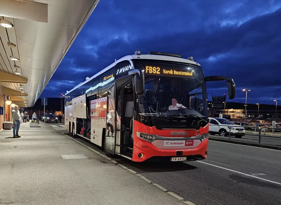 Flybussen foran terminalen