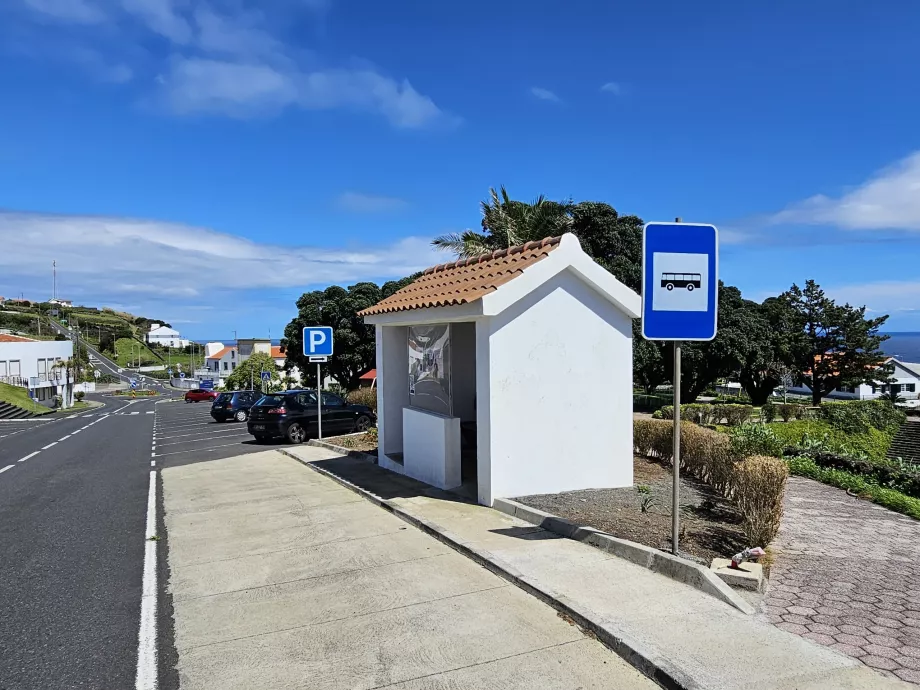 Busstoppested på øen Flores