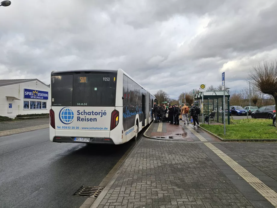 Lufthavnens busstoppested, Weeze station