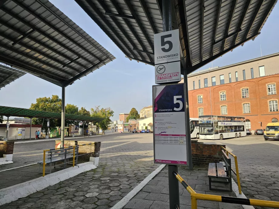 Bus fra lufthavnen til den centrale busstation