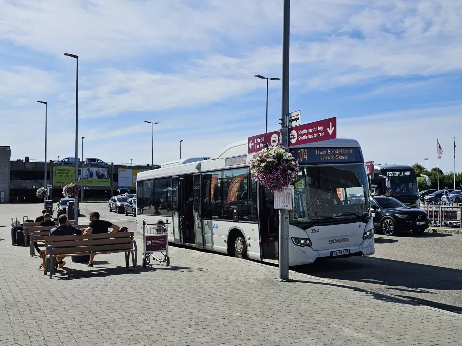 Shuttlebus til Torp togstation