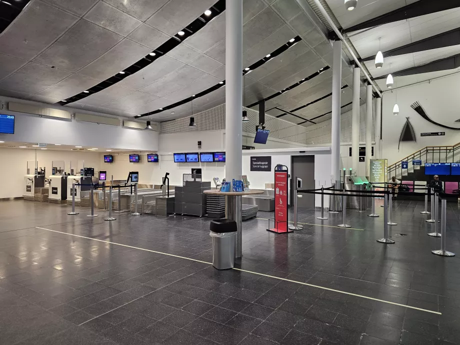 Check-in-hallen i Molde Lufthavn