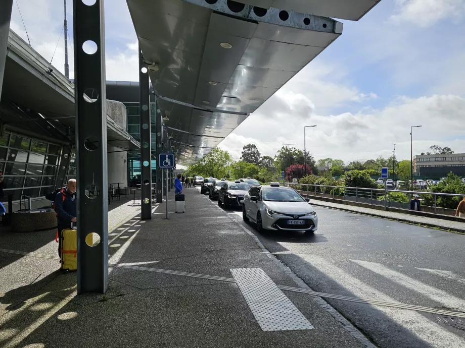 Taxaholdeplads, Rennes lufthavn