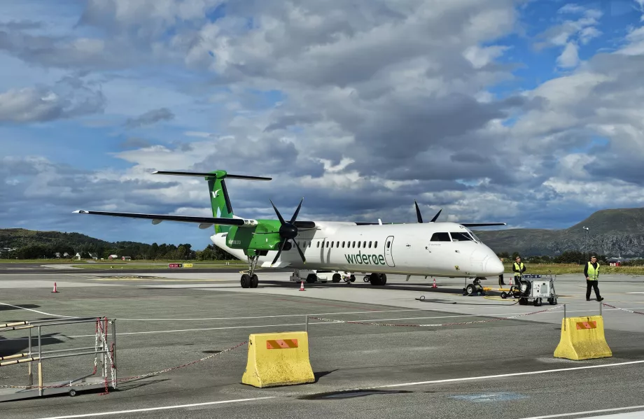 Widerøe, Dash 8-400