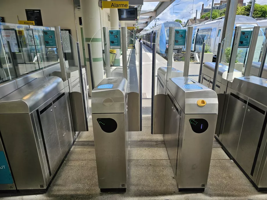 Turnstiles på Transilien-tog