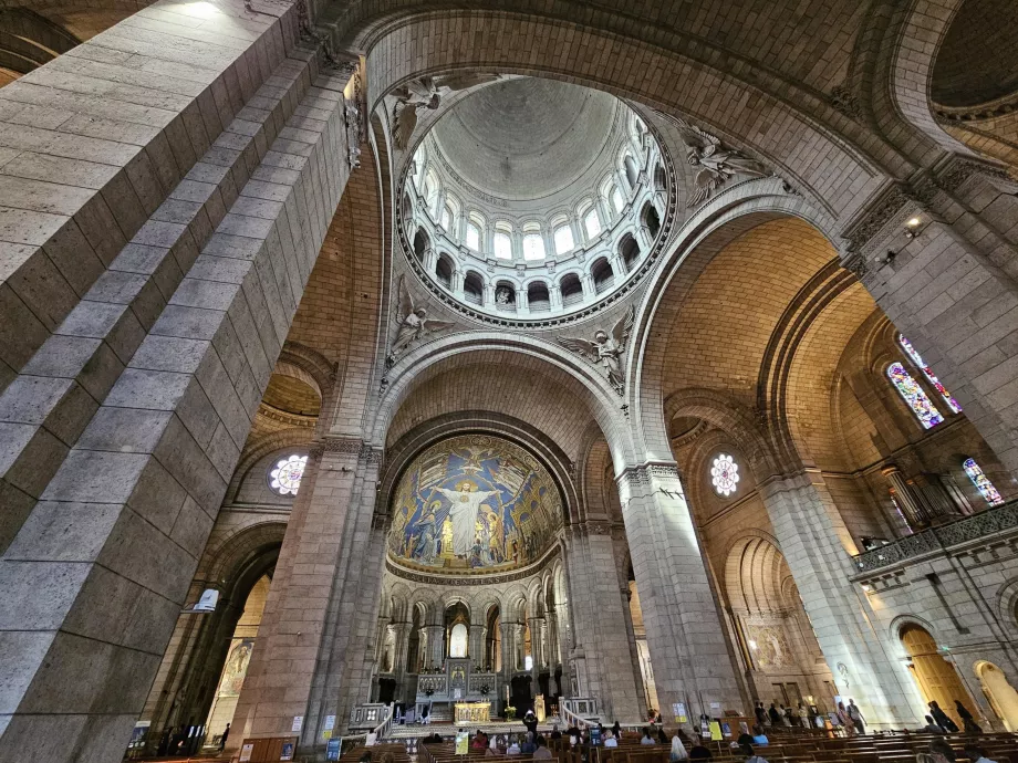 Interiør af Sacre Coeur-basilikaen