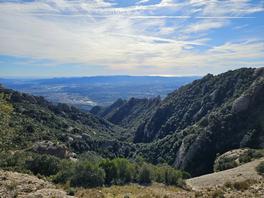 Udsigt mod syd fra Montserrat-bjergene