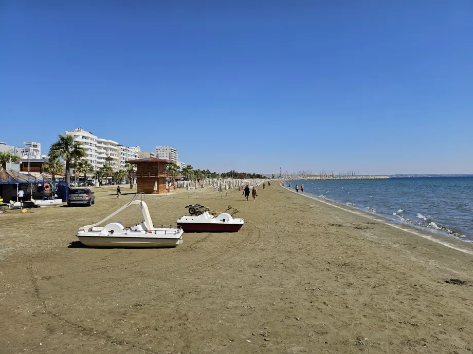 Den største strand i Larnaca