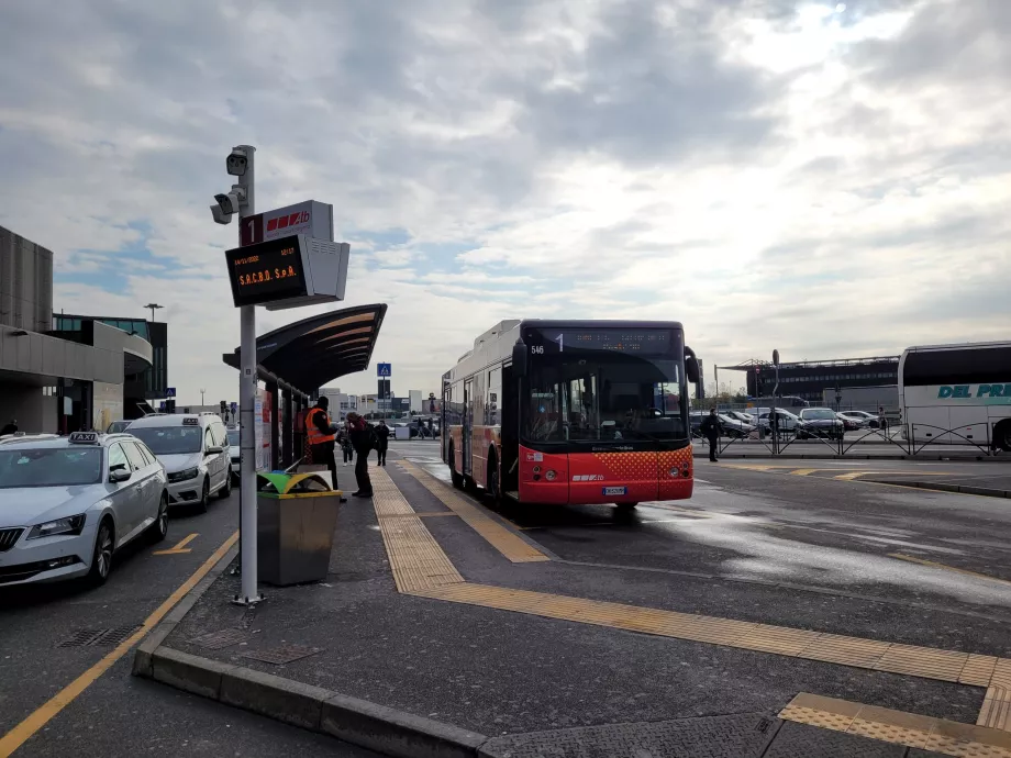 Busstoppested i retning af Bergamo