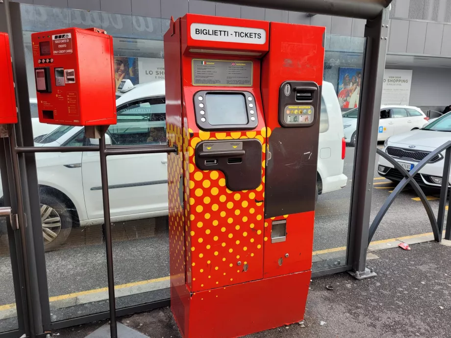 Billetautomat hos transportselskabet i Bergamo