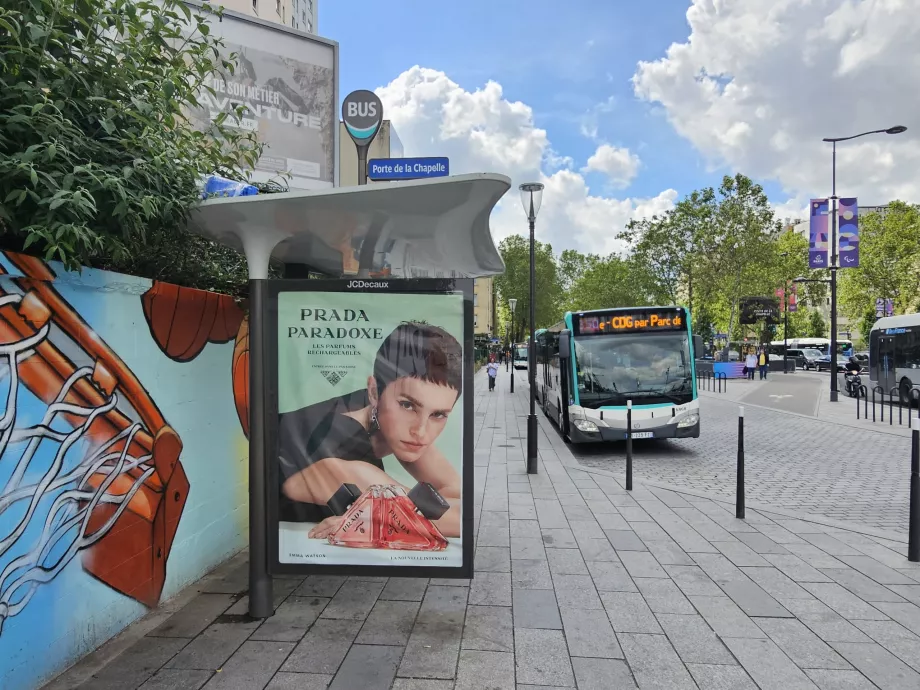 Busstoppested 350 ved Porte de la Chapelle