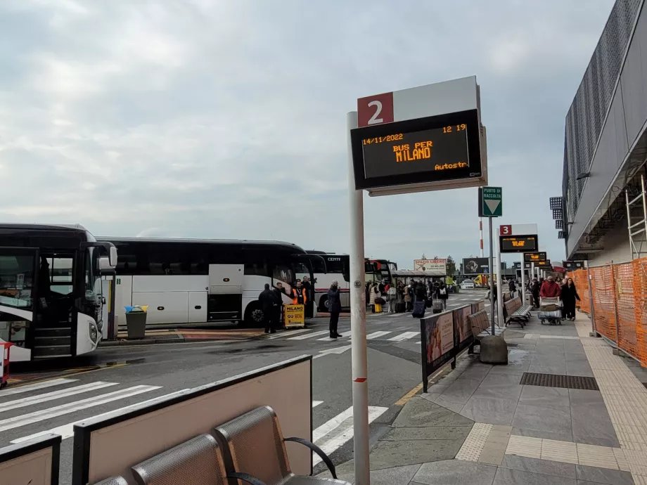 Busstoppesteder i retning af Milano