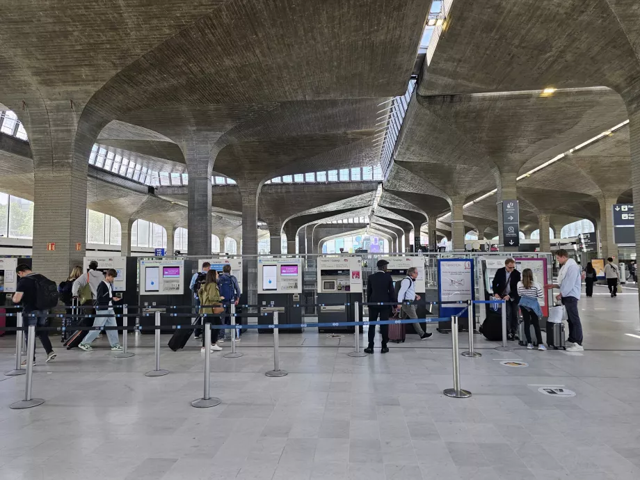 Billetautomater til offentlig transport på Roissypole station