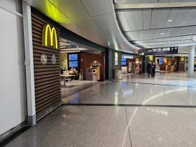 McDonald's, Terminal 1, offentligt område