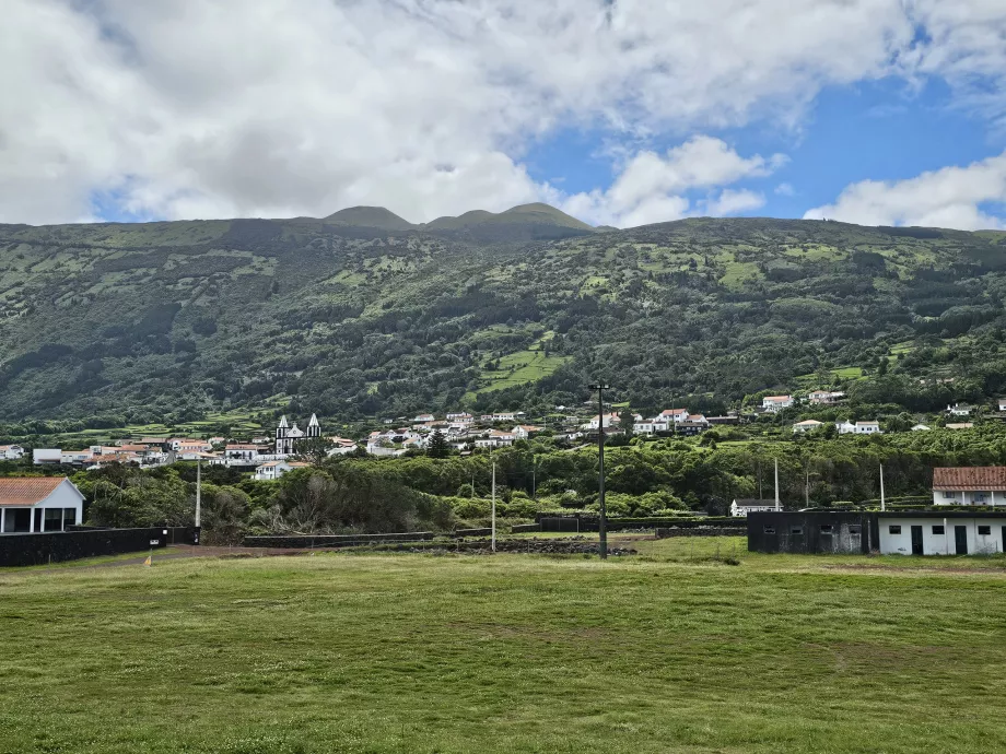 Prainha-landsbyen under bjergkæden