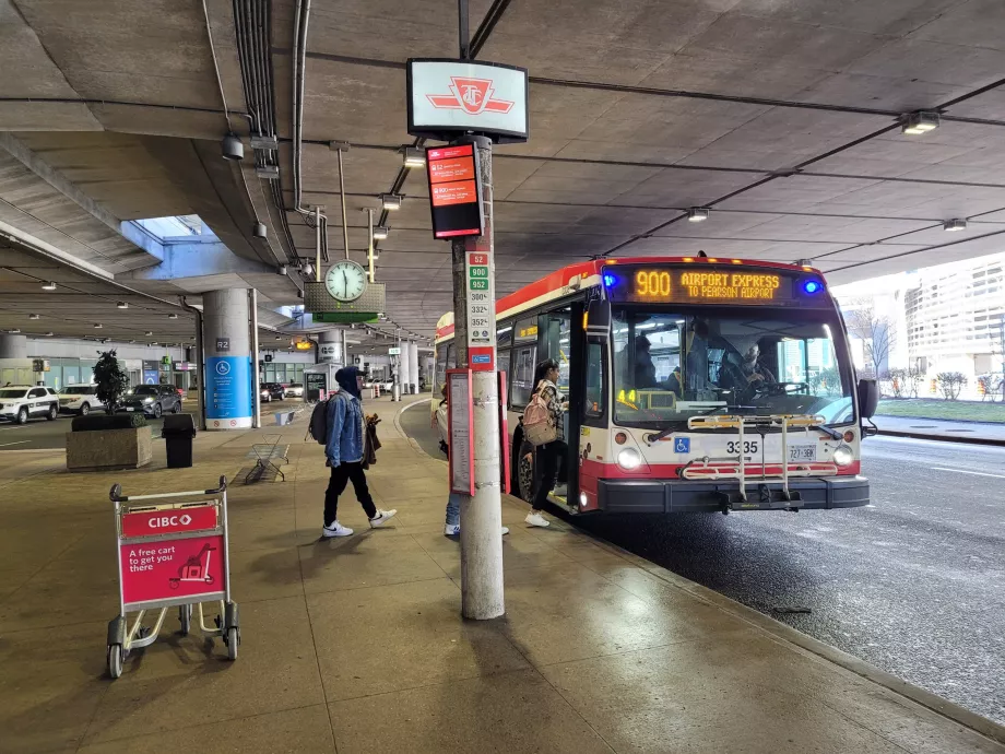 Busstoppested ved lufthavnen