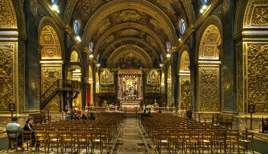 Interiør af St. John's Cathedral