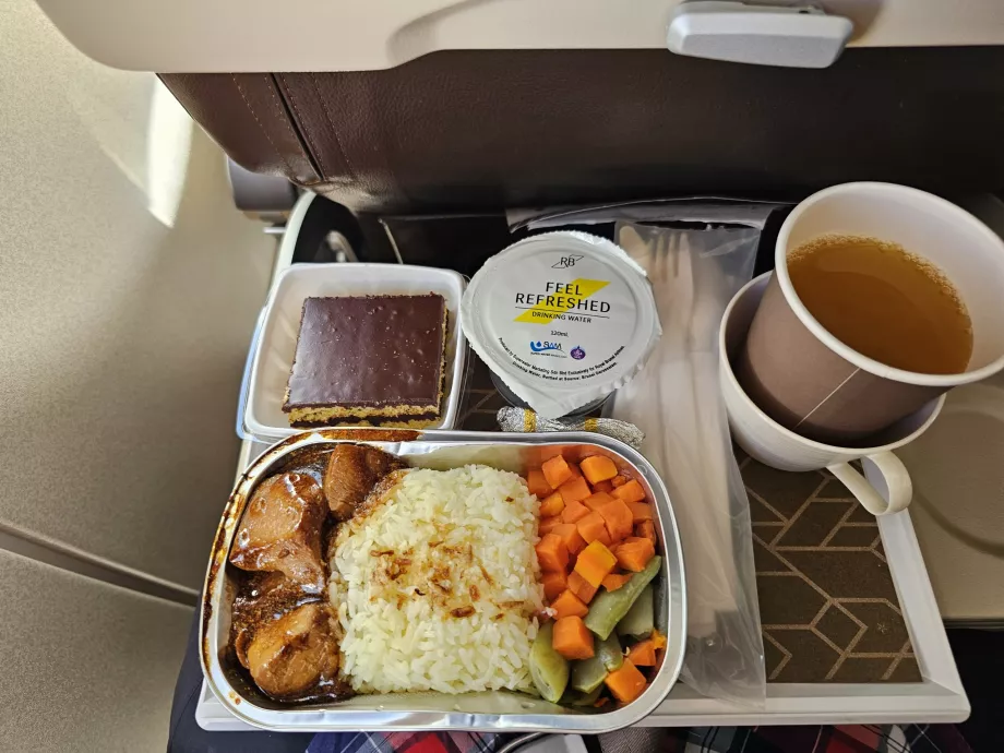 Frokost på fly fra Brunei til Jakarta