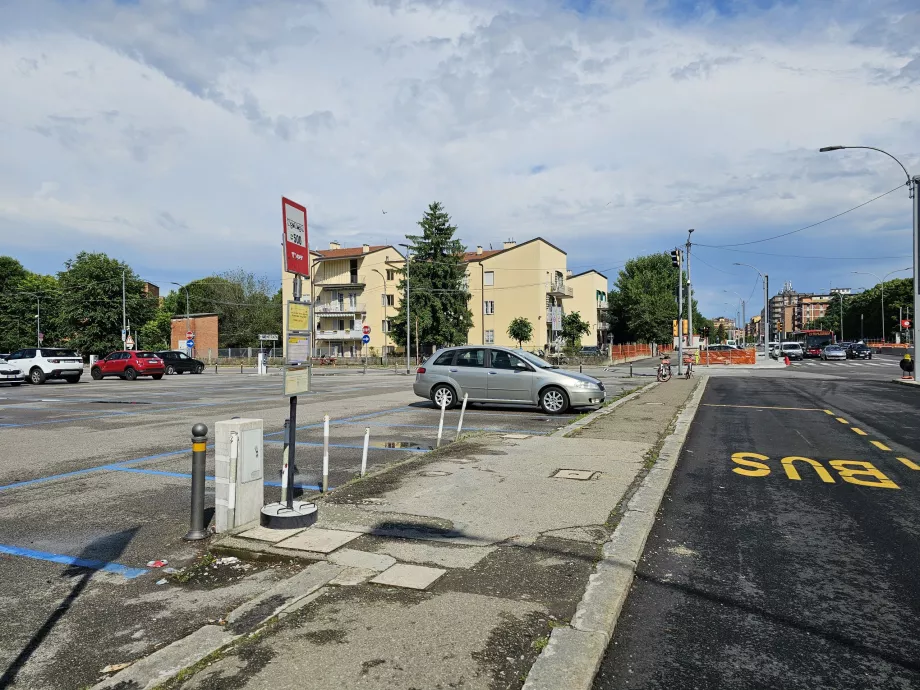 Busstoppested 944, Ospedale Maggiore