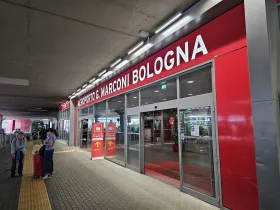 ankomst til lufthavn Bologna