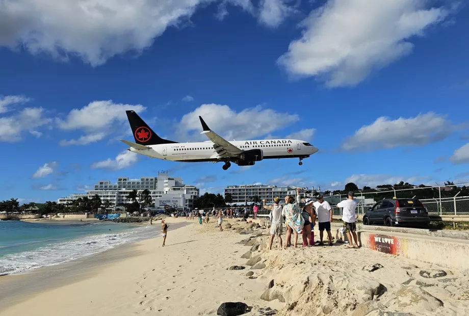 Air Canada, SXM