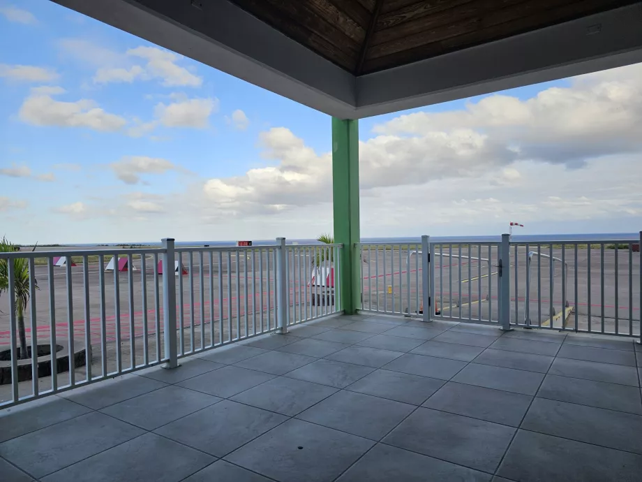 Departure gate, Saba airport