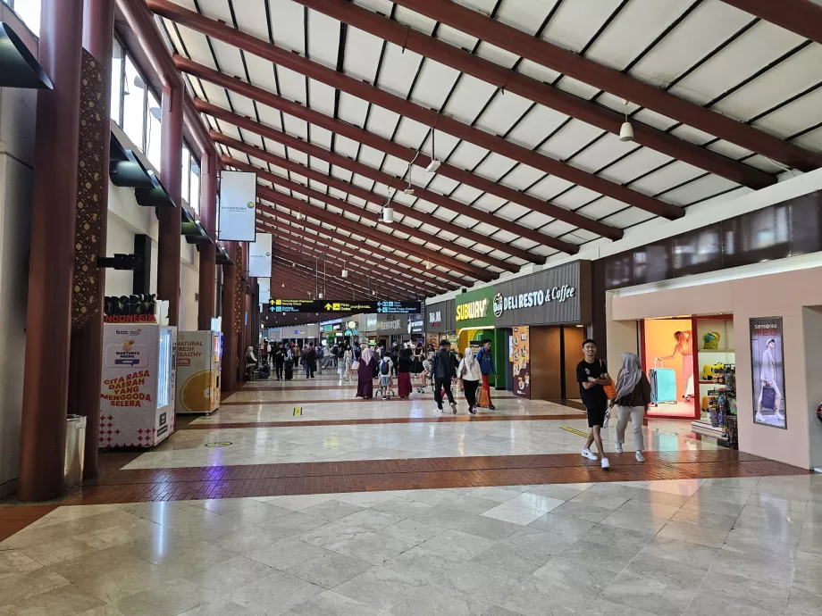 Restauranter og butikker, Terminal 2