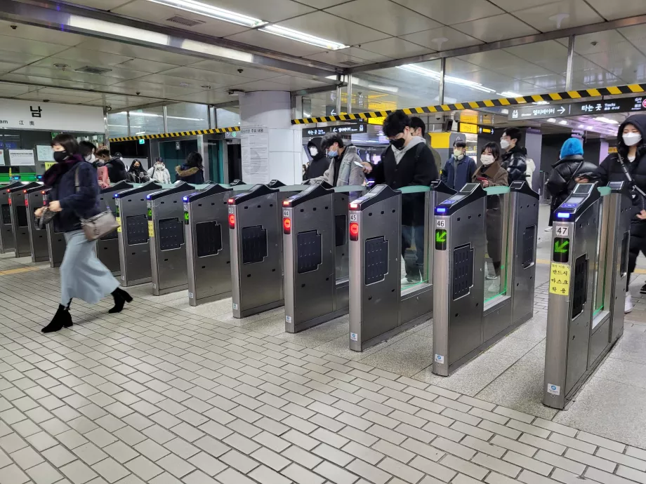 Turnstiles i undergrundsbanen, Seoul