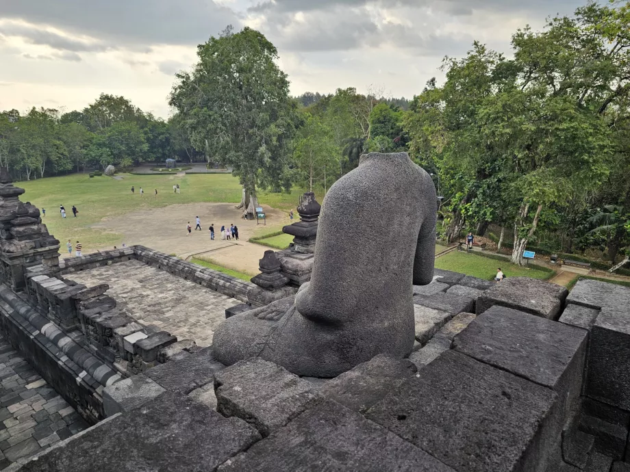 Hovedløs Buddha, Borobudur-templet