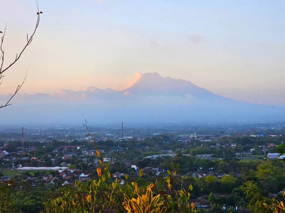 Ratu Boko, udsigt over Merapi-vulkanen