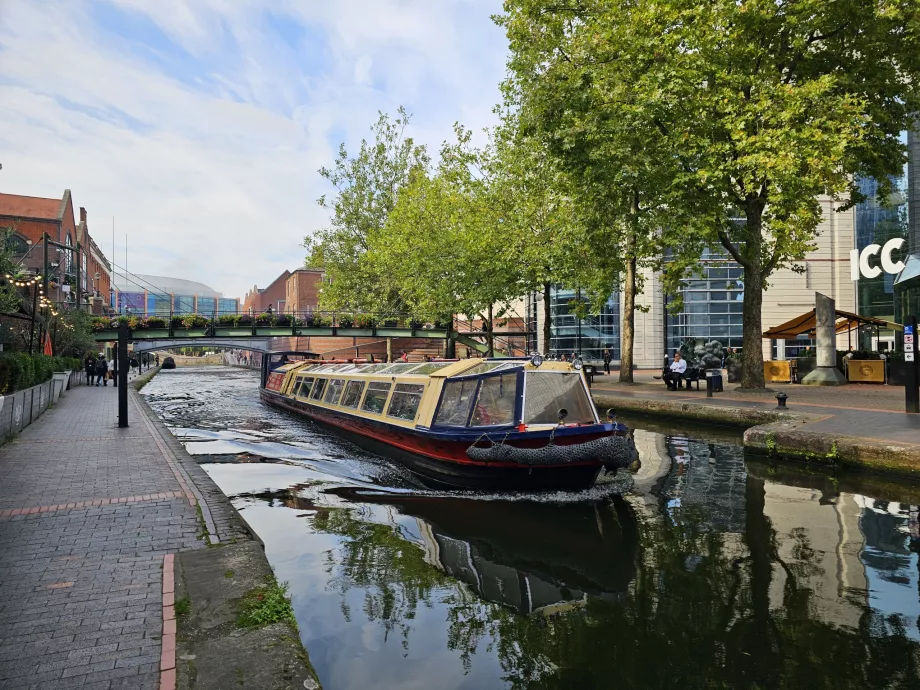 Narrowboat på Birminghams kanaler