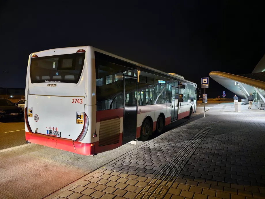 Busstoppested foran terminalen