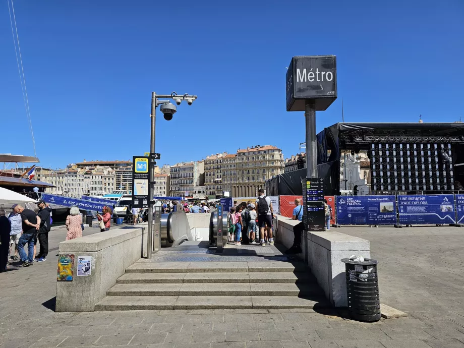 Indgang til metrostationen