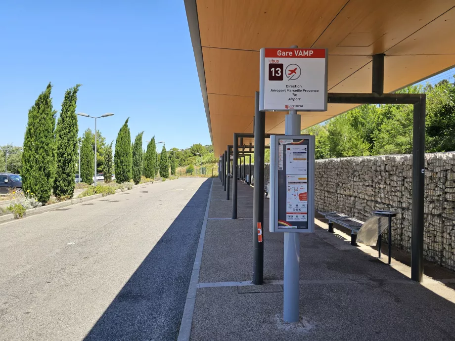 Busstoppested i retning af lufthavnen