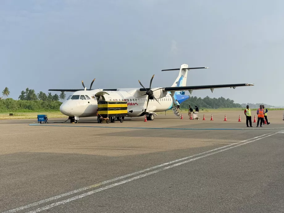 Maldivisk fly ATR-72 på Kooddoo GKK