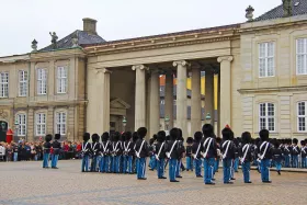 Udskiftning af vagten, Amalienborg