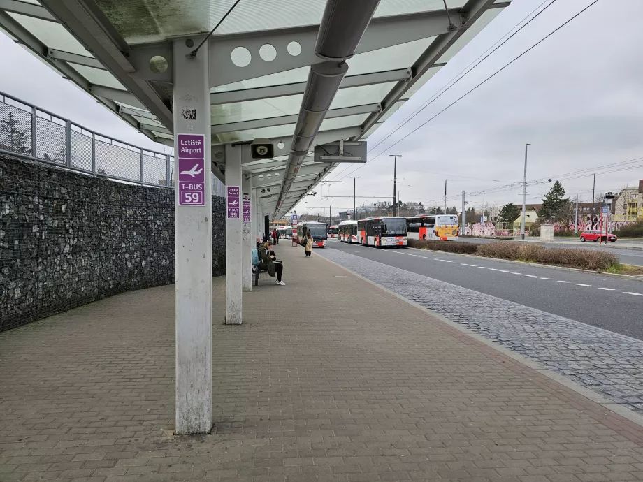 Trolleybusstoppested ved Nádraží Veleslavín