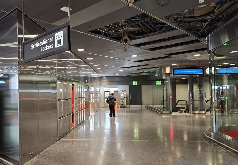 Bagagebokse på togstationen