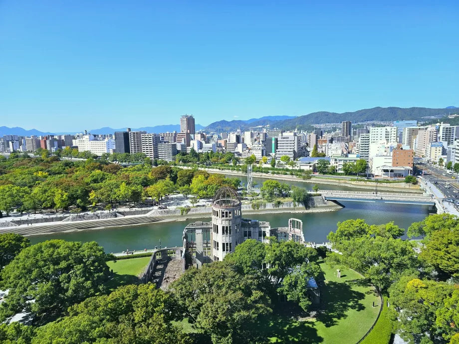 Orizuru Tower, udsigt til Hiroshima Peace Memorial