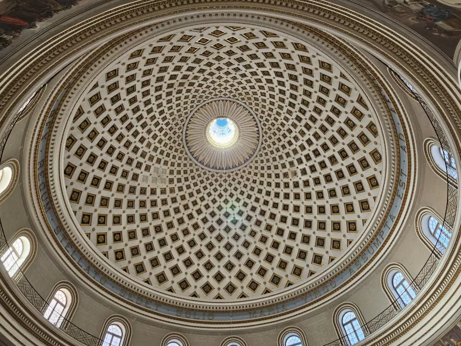 Kuplen på broens rotunde