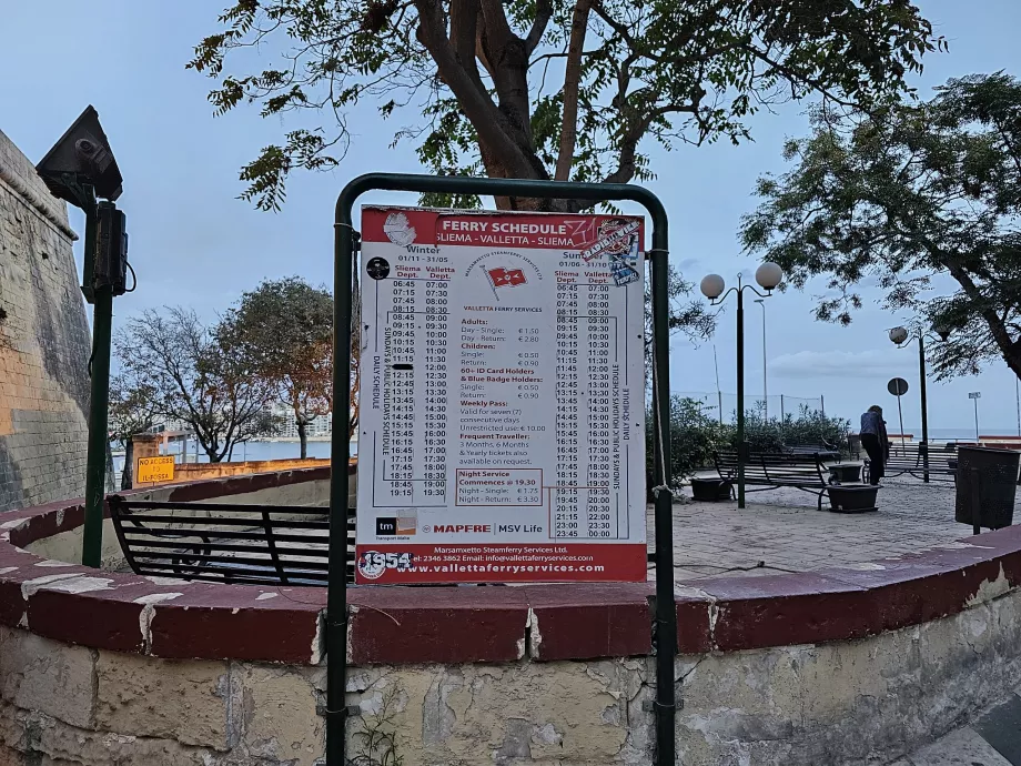 Informationstavle for færgen Valletta - Sliema